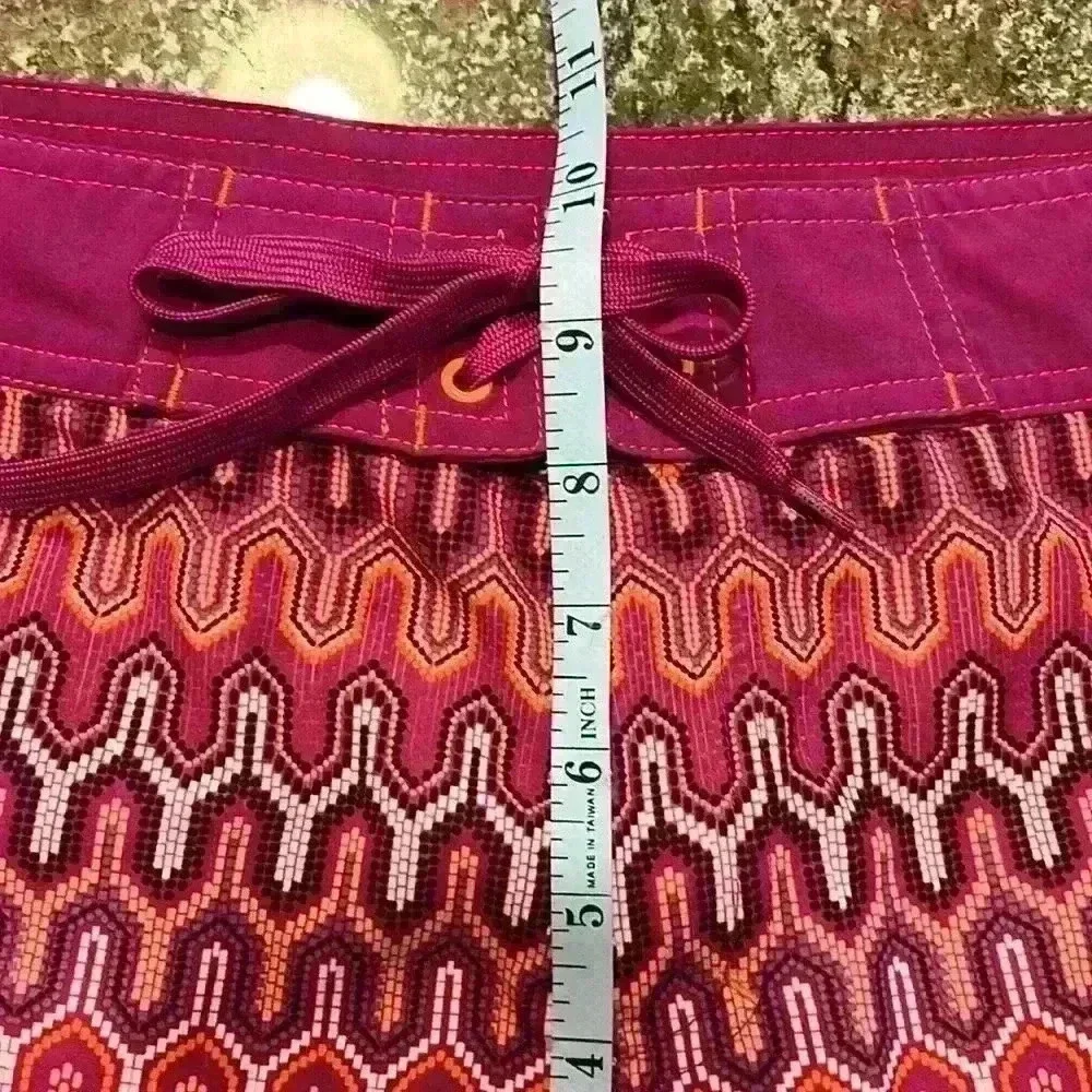 EUC Prana Boardshorts Geometric Abstract Multicolor Women’s Sz L - Picture 9 of 11